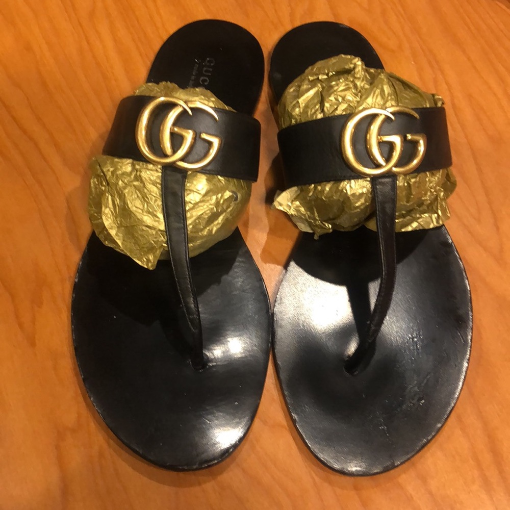 Gucci Marmont Black Leather GG Thong Sandal